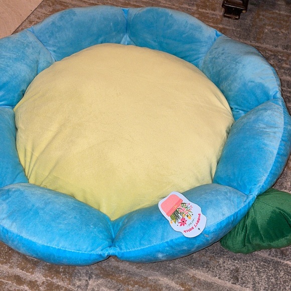 PUPPYS PATCH PET BED - Picture 2 of 5